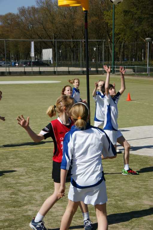 Korfbal E2  17 april 2010 -4.JPG
